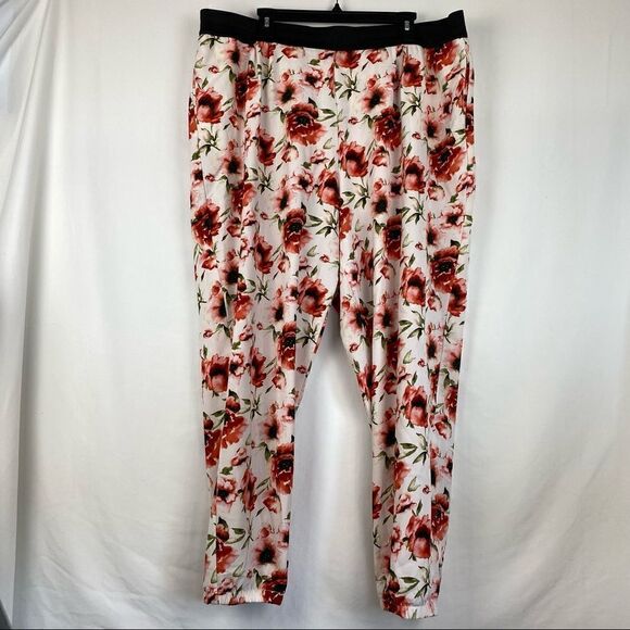 Styled by Joe Zee woman’s floral pants - Picture 3 of 11